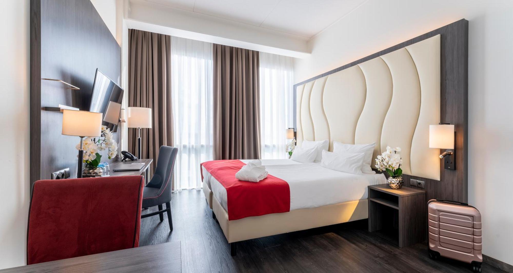 Plaza Premium Almere Bilik gambar